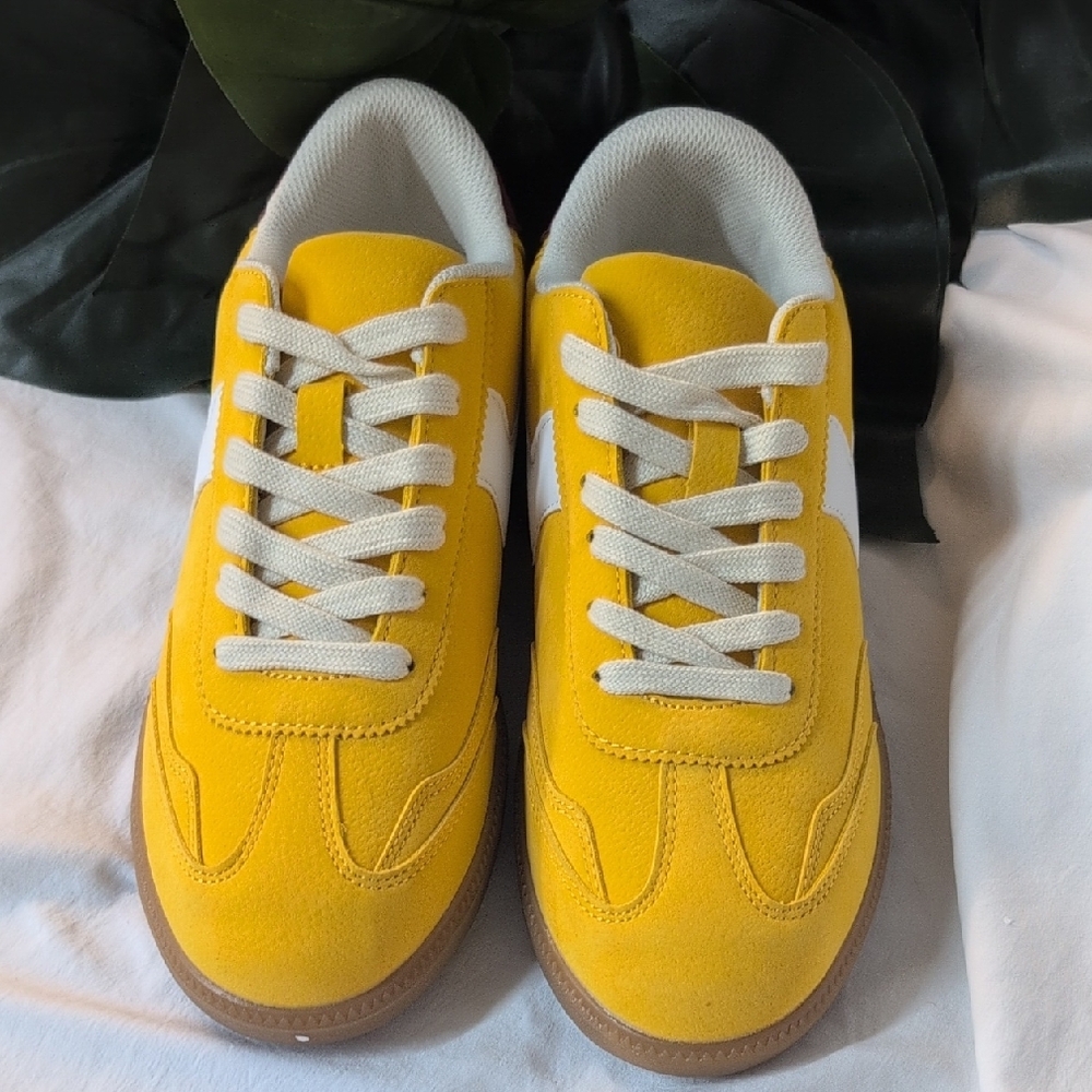 Designer Inspired Yellow Retro Sneaker SZ 42/11